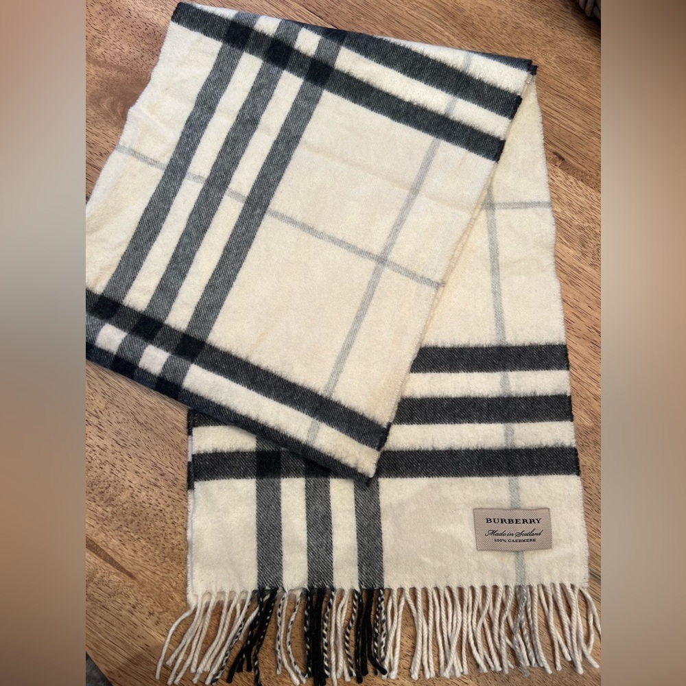 Burberry cashmere scarf